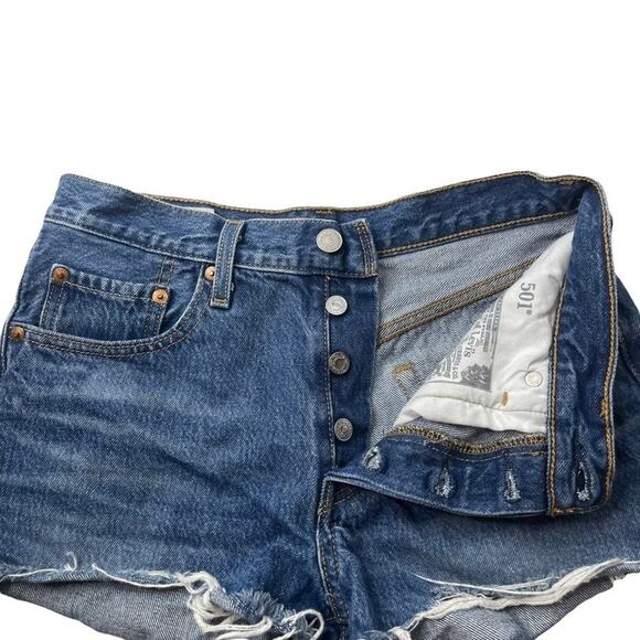 Levi’s 501 cutoff denim shorts jean high rise distressed women’s size 26/ 2 - Picture 8 of 11